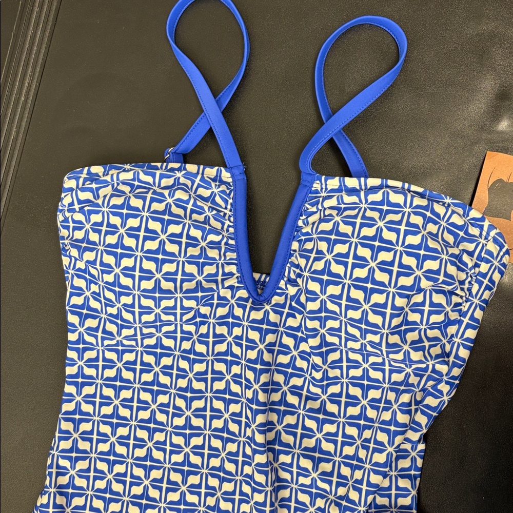 NWT Shade & Shore One Piece Swim Suit size Small (4-6) with full coverage bottom - Picture 4 of 7